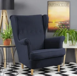 Fotel uszak Malmo granatowy w tkaninie Easy Clean na bukowych nóżkach