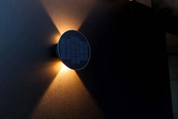 Kinkiet zewnętrzny Belka LED solarny czarny