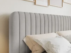Łóżko kontynentalne 180x200 cm Saliano z pojemnikami i topperem szarobeżowe welur