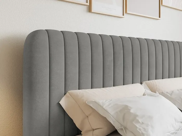 Łóżko kontynentalne 180x200 cm Saliano z pojemnikami i topperem szare welur
