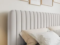 Łóżko kontynentalne 180x200 cm Saliano z pojemnikami i topperem jasnoszare szenil hydrofobowy