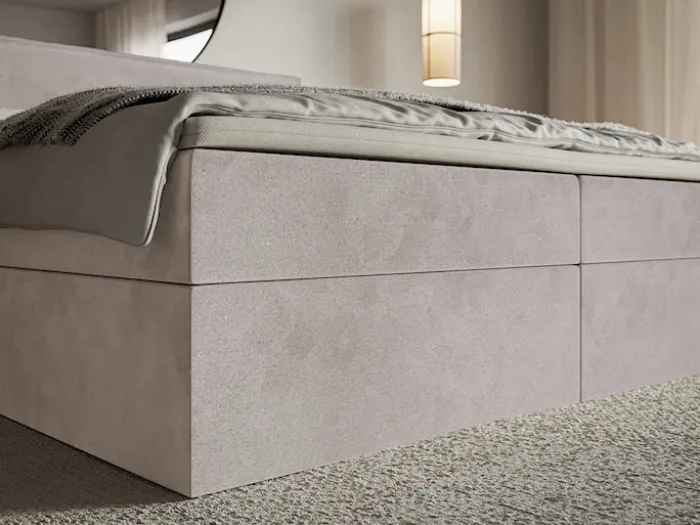 Łóżko kontynentalne 160x200 cm Softie z pojemnikami i topperem szarobrązowe welur hydrofobowy