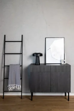 Komoda dwudrzwiowa Nolie z dwoma szufladami 100 cm Jesion Portland Czarny