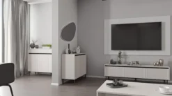 Komoda dwudrzwiowa Osaka z dwiema szufladami i ryflowanymi frontami 100 cm beż piaskowy na czarnych nogach