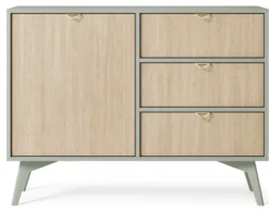 Komoda Favoria jednodrzwiowa z szufladami 106 cm eukaliptus/jodełka scandi ze złotymi uchwytami