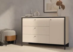 Komoda jednodrzwiowa Enna z trzema szufladami i oświetleniem LED 136 cm beż piaskowy/czarna