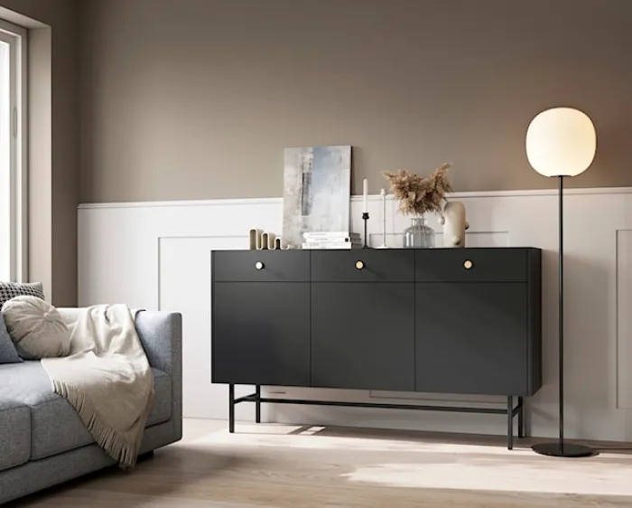 Komoda trzydrzwiowa Divenos z szufladami 155 cm Czarna