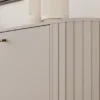 Komoda trzydrzwiowa Zante z ryflami i szklanym frontem 150 cm szary beż