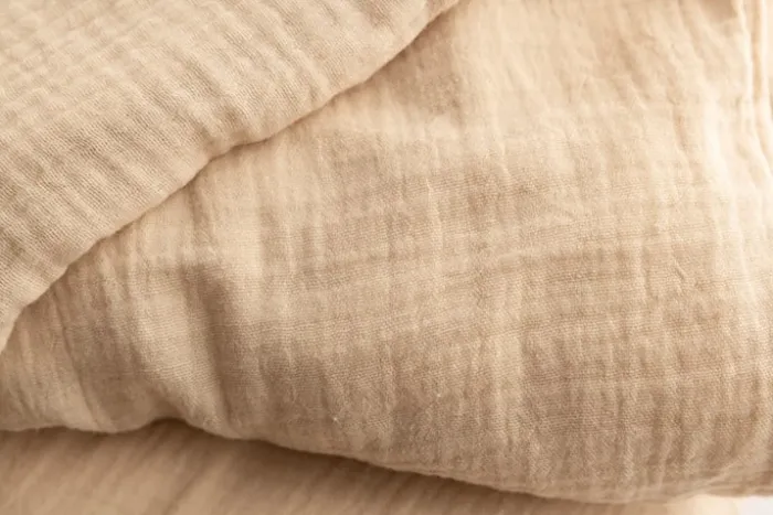 Komplet pościeli bawełnianej Muslin 200x160 cm z dwiema poszewkami na poduszkę 80x70 cm beżowa