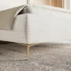 Łóżko tapicerowane 160x200 cm Roule Cord kremowe sztruks nóżki złote