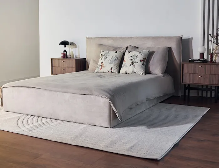 Łóżko tapicerowane 180x200 cm Softie z pojemnikiem beżowe welur hydrofobowy stelaż metalowy