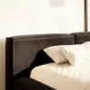 Łóżko tapicerowane 200x200 cm Tilves Slim z pojemnikiem stelaż metalowy brązowe welur