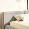Łóżko tapicerowane 200x200 cm Tilves Slim z pojemnikiem stelaż metalowy szarobeżowe welur