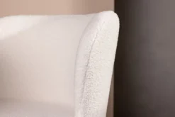 Krzesło tapicerowane Muells białe w tkaninie boucle