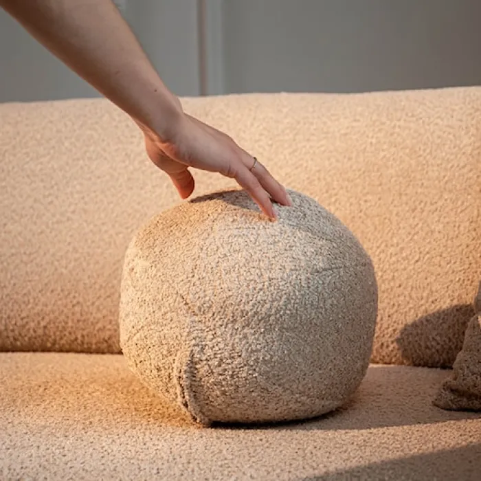Sofa trzyosobowa Balme jasnobeżowa boucle