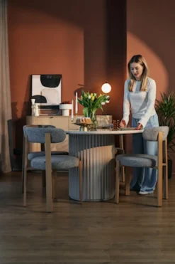 Stół okrągły do jadalni Prinise 120 cm taupe wysoki połysk
