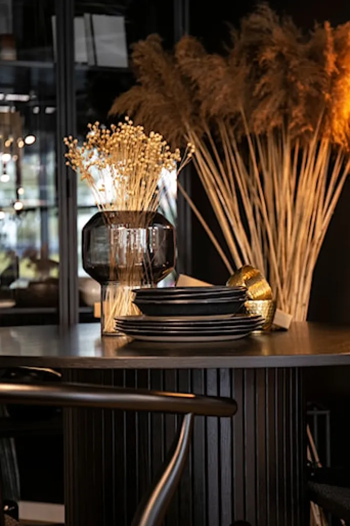 Stół okrągły Gativel 120 cm z okrągłą podstawą lamele dąb czarny