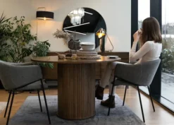 Stół okrągły Gativel 120 cm z okrągłą podstawą lamele dąb palony