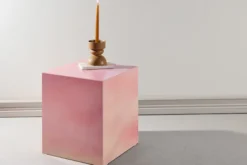 Stolik kawowy Dispect kwadratowy 40 cm różowy