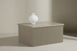 Stolik kawowy Lenox 80x40 cm beż piaskowy z ryflowaną podstawą