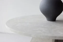 Stolik kawowy Quishly okrągły 80 cm szarobeżowy