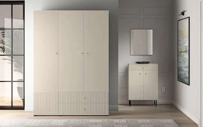 Szafa trzydrzwiowa Caletto 150 cm z dwiema szufladami ozdobne lamele beżowa