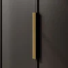 Szafa trzydrzwiowa Frame z długim drążkiem i siedmioma półkami 150 cm Czarna