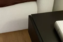 Szafka nocna Veldio New z frezowanym frontem i szufladą 50 cm czarna