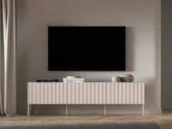 Szafka RTV Derriva z ryflowanymi frontami 170 cm kaszmir