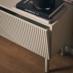 Szafka RTV Veldio New z frezowanym frontem 175 cm szary beż
