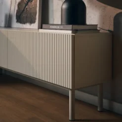 Szafka RTV Veldio New z frezowanym frontem 175 cm szary beż