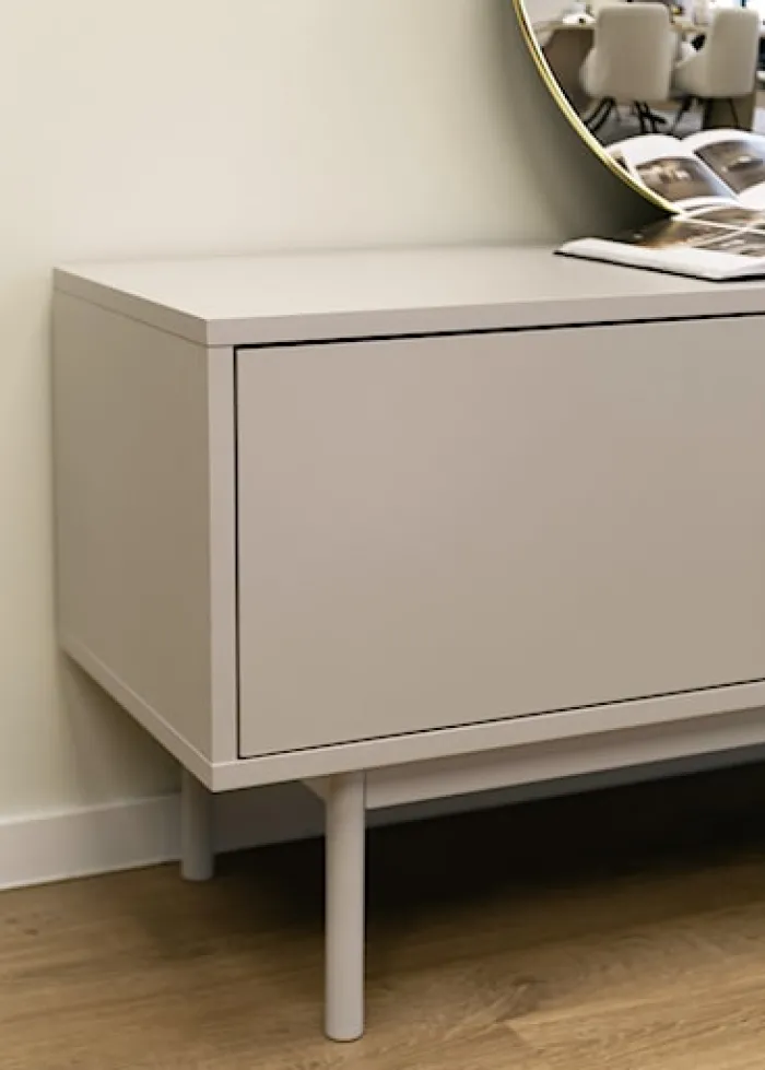 Szafka RTV Viviaro dwudrzwiowa z wnękami 154 cm kaszmir