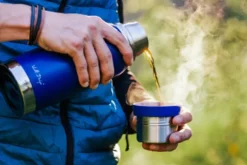 Termos turystyczny z 2 kubkami Fuori 1L granatowy